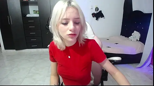 Snapshot of Elizabeth_rose02 chatting on October 25, 11:49 pm Elizabeth rose02 online show from October 25, 11:49 pm
