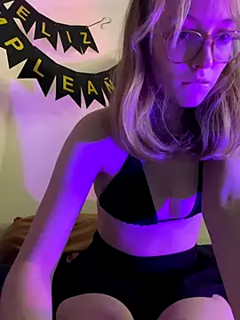 ReenKitty online show from September 19, 5:00 am