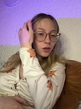 Snapshot of ReenKitty chatting on May 22, 4:54 am ReenKitty online show from May 22, 4:54 am