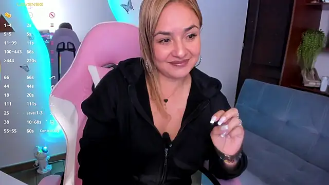 luciamature  online show from January 8, 9:32 pm