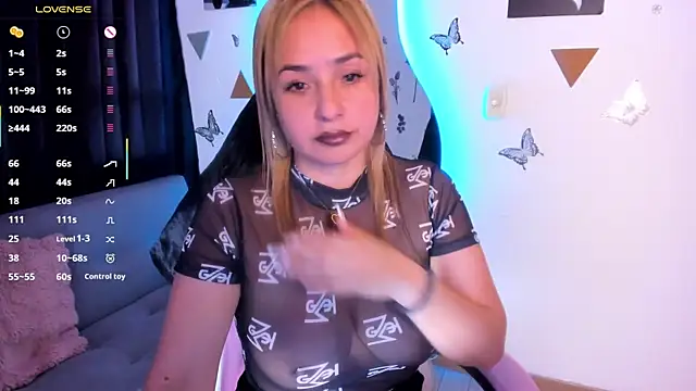 luciamature  online show from December 18, 8:34 pm