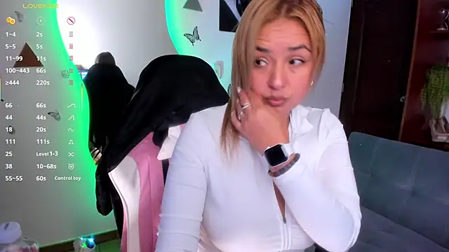 luciamature  online show from January 7, 9:42 pm