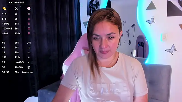 luciamature  online show from November 9, 7:07 pm