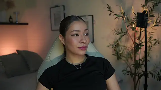 Snapshot of isabella-garcia- chatting on July 15, 1:34 am isabella-garcia- online show from July 15, 1:34 am