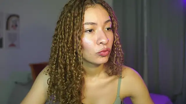 Snapshot of isabella-garcia- chatting on September 20, 12:48 am isabella-garcia- online show from September 20, 12:48 am