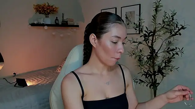 isabella-garcia- online show from April 16, 2:45 am