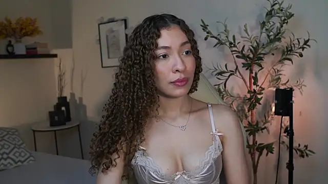 Snapshot of isabella-garcia- chatting on July 1, 1:50 am isabella-garcia- online show from July 1, 1:50 am