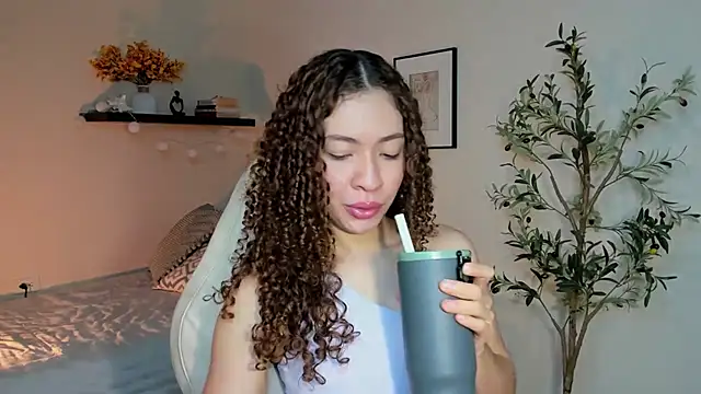 isabella-garcia- online show from April 28, 6:34 pm