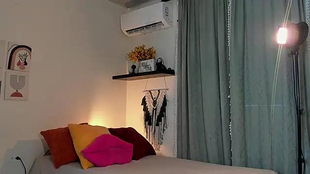 Snapshot of isabella-garcia- chatting on September 28, 8:38 pm isabella-garcia- online show from September 28, 8:38 pm