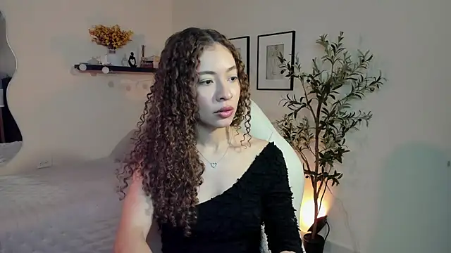 isabella-garcia- online show from April 5, 8:48 pm