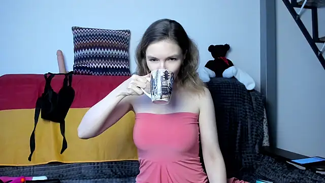 Snapshot of Katherine_Twilight chatting on December 14, 7:18 am Katherine Twilight online show from December 14, 7:18 am