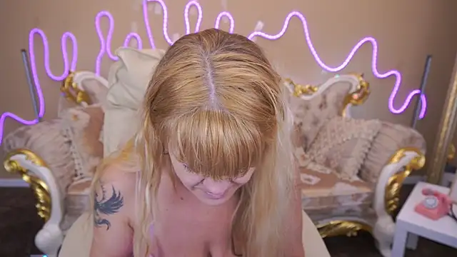 BellaLaPetit online show from November 3, 2:09 pm