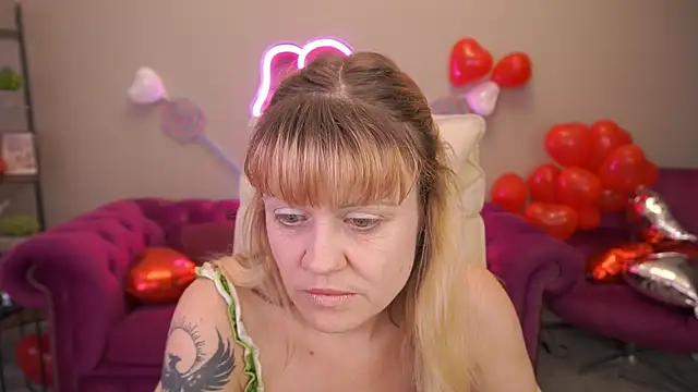 BellaLaPetit online show from February 20, 1:35 pm