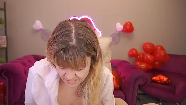 BellaLaPetit online show from February 21, 1:57 pm