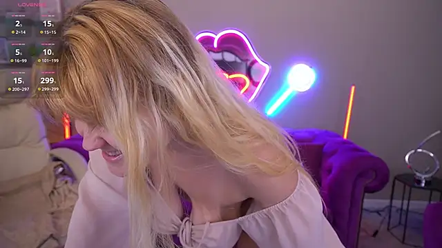 BellaLaPetit online show from November 26, 2:39 pm