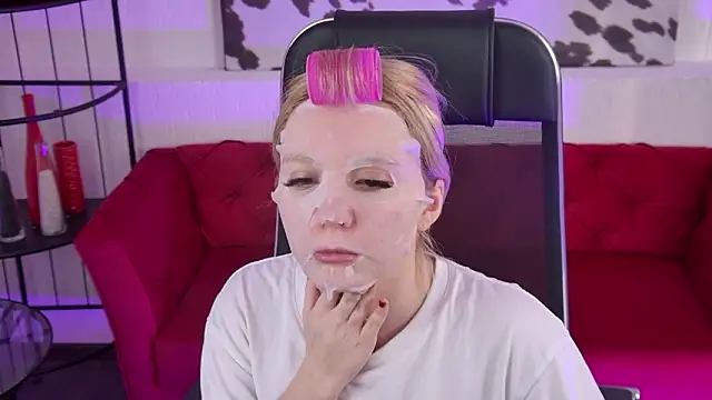 Snapshot of AuroraWrenfield chatting on February 25, 4:34 am AuroraWrenfield online show from February 25, 4:34 am