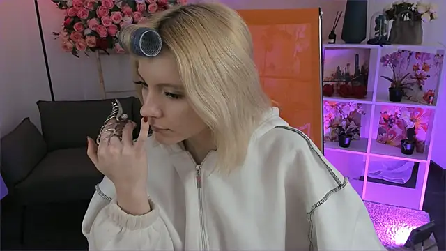 AuroraWrenfield online show from March 13, 4:28 am