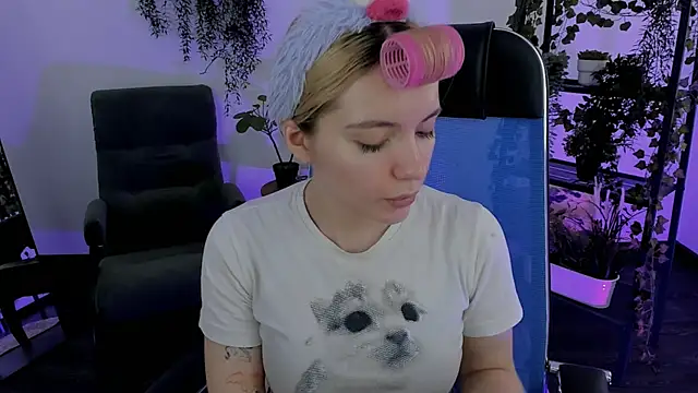 AuroraWrenfield online show from April 8, 2:24 am