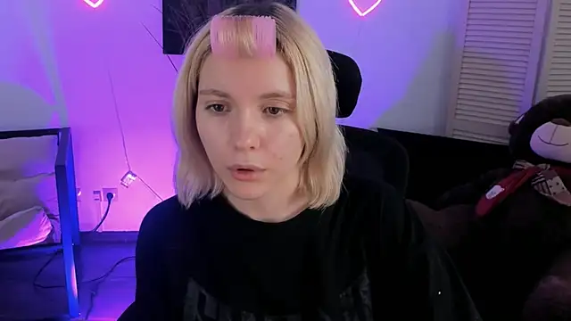 Snapshot of AuroraWrenfield chatting on February 9, 4:43 am AuroraWrenfield online show from February 9, 4:43 am