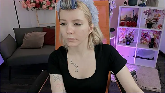 AuroraWrenfield online show from March 5, 4:31 am