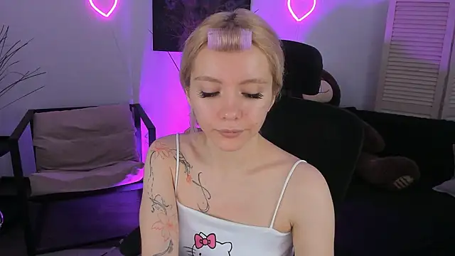 Snapshot of AuroraWrenfield chatting on March 2, 4:24 am AuroraWrenfield online show from March 2, 4:24 am