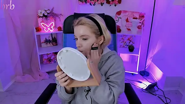 Snapshot of AuroraWrenfield chatting on November 3, 4:17 am AuroraWrenfield online show from November 3, 4:17 am