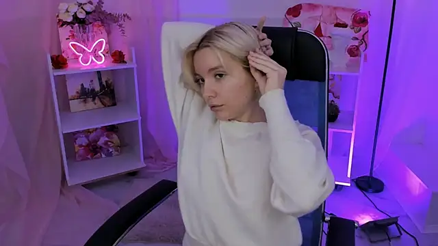 Snapshot of AuroraWrenfield chatting on November 10, 10:09 am AuroraWrenfield online show from November 10, 10:09 am