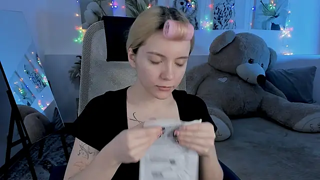 AuroraWrenfield online show from April 14, 12:26 am