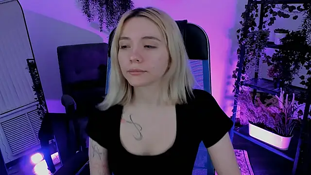 AuroraWrenfield online show from April 7, 12:23 am