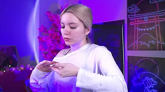 AuroraWrenfield online show from March 24, 2:33 am