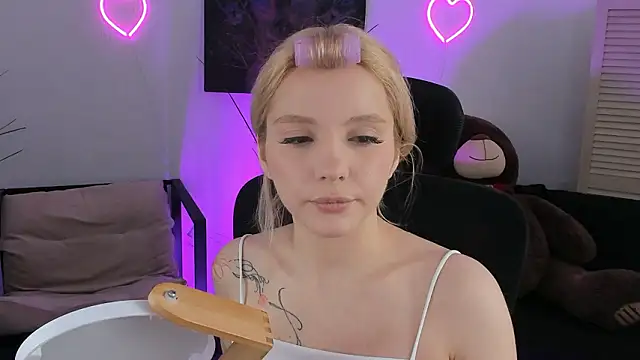 Snapshot of AuroraWrenfield chatting on March 2, 5:08 am AuroraWrenfield online show from March 2, 5:08 am