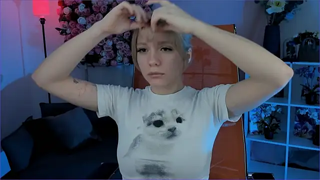 Snapshot of AuroraWrenfield chatting on February 23, 1:18 am AuroraWrenfield online show from February 23, 1:18 am