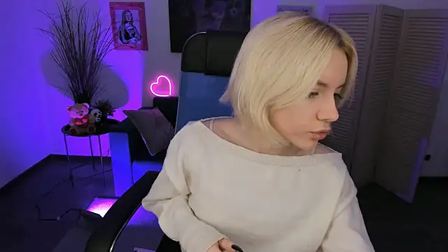 Snapshot of AuroraWrenfield chatting on November 26, 4:23 am AuroraWrenfield online show from November 26, 4:23 am