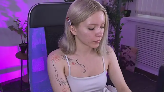 AuroraWrenfield online show from June 19, 12:27 am