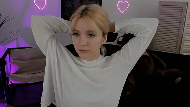 AuroraWrenfield online show from March 12, 10:08 am