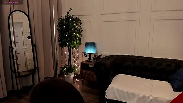 Snapshot of KiraEnergy chatting on January 9, 2:07 am KiraEnergy online show from January 9, 2:07 am