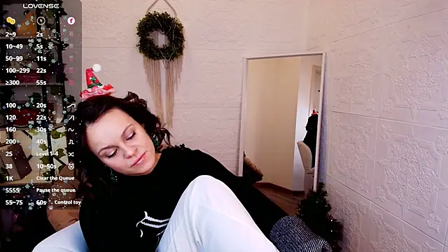 Snapshot of KiraEnergy chatting on December 17, 1:54 am KiraEnergy online show from December 17, 1:54 am