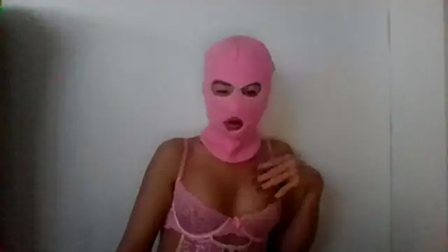 MysteriousRedXX online show from May 5, 1:36 pm