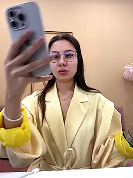 Snapshot of Kat__cat chatting on November 22, 1:37 am Kat cat online show from November 22, 1:37 am