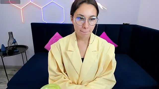 Snapshot of Kat__cat chatting on November 3, 1:33 am Kat cat online show from November 3, 1:33 am