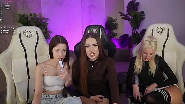 Goldie Flame online show from September 18, 6:33 pm