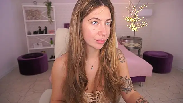 Snapshot of KateShanny chatting on June 5, 6:52 am KateShanny online show from June 5, 6:52 am