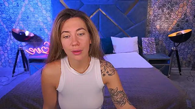 Snapshot of KateShanny chatting on November 6, 6:50 am KateShanny online show from November 6, 6:50 am