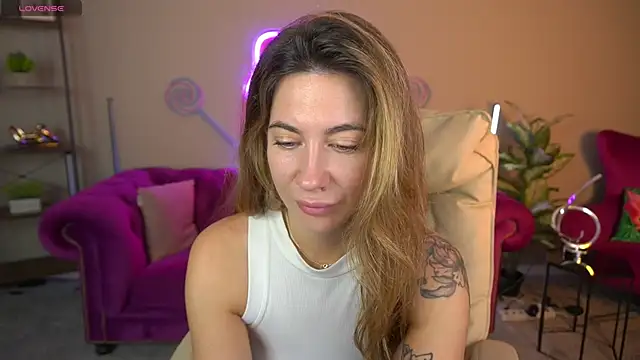 Snapshot of KateShanny chatting on December 4, 6:45 am KateShanny online show from December 4, 6:45 am