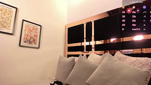 Snapshot of katherinn_gomezz chatting on November 2, 12:43 pm katherinn gomezz online show from November 2, 12:43 pm