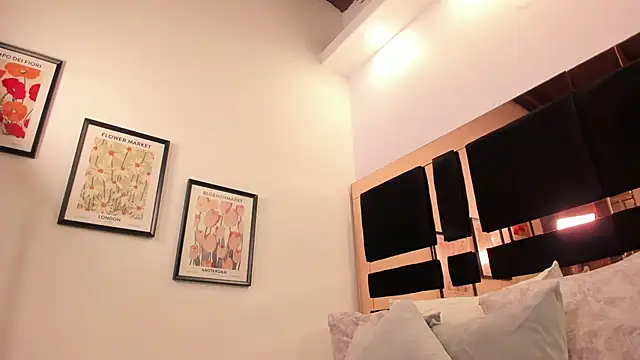 Snapshot of katherinn_gomezz chatting on October 29, 11:42 am katherinn gomezz online show from October 29, 11:42 am