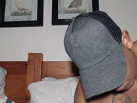 Snapshot of Bedroom_Gangster007 chatting on October 2, 6:11 pm Bedroom Gangster007 online show from October 2, 6:11 pm