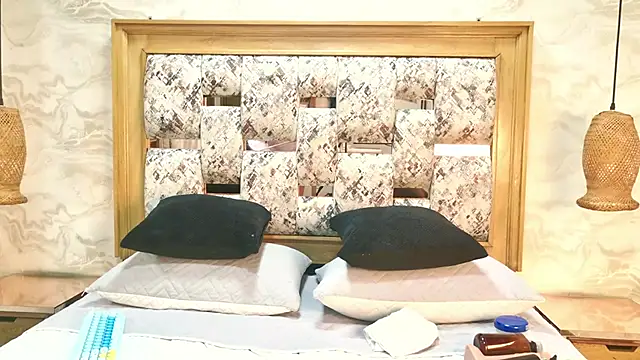 ZOLEY WATSON online show from February 17, 2:53 am