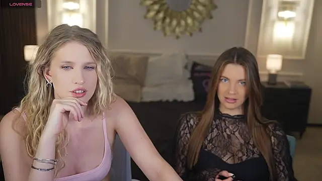 Snapshot of Scarlett_Sweet054 chatting on April 23, 3:02 pm Scarlett Sweet054 online show from April 23, 3:02 pm