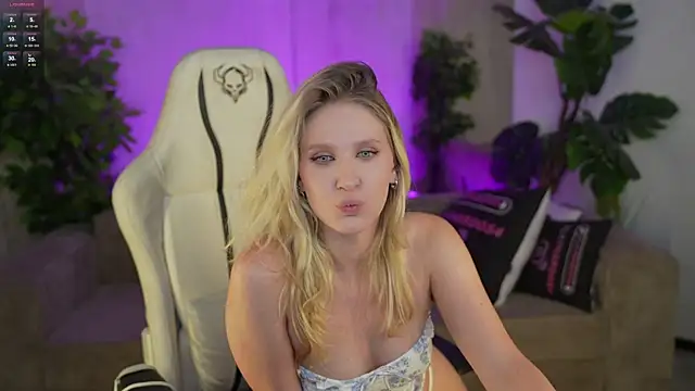 Snapshot of Scarlett_Sweet054 chatting on September 14, 8:09 pm Scarlett Sweet054 online show from September 14, 8:09 pm